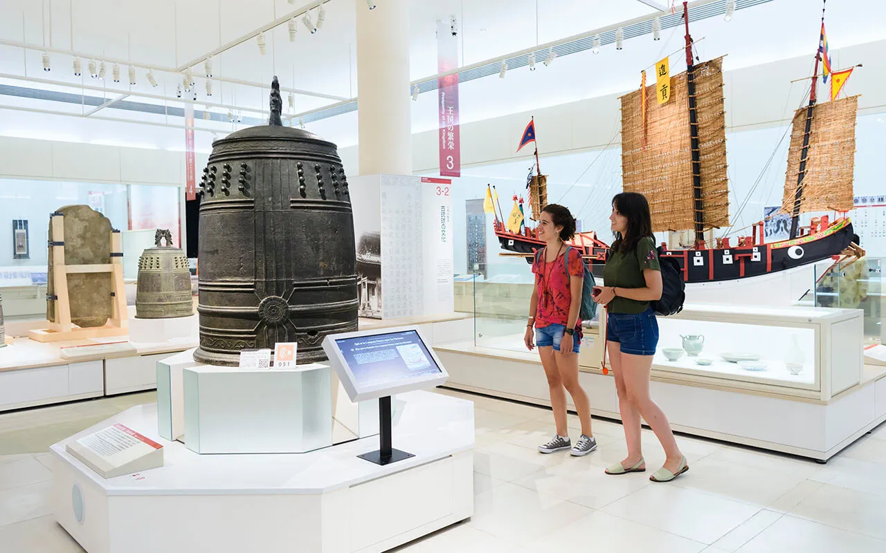 Immerse yourself in art and culture and discover the unknown world of Okinawa